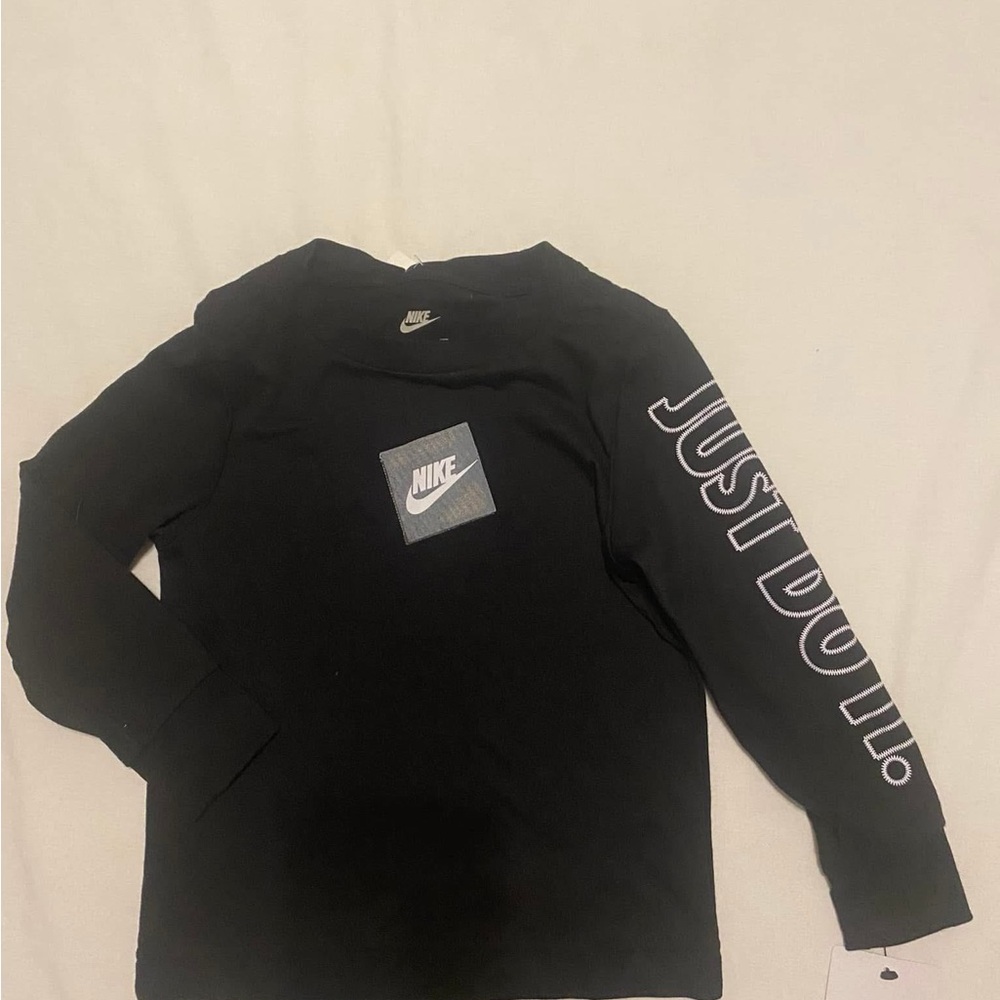 Never worn. Smoke and pet free home.